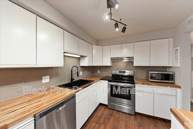 Building Photo - 3675 S Gekeler Ln