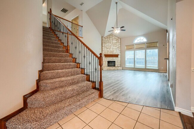 Building Photo - Stunning 5-Bedroom Home with Spacious Backyard and Modern Upgrades