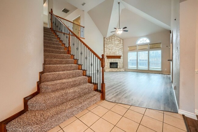 Building Photo - Stunning 6-Bedroom Home with Spacious Backyard and Modern Upgrades