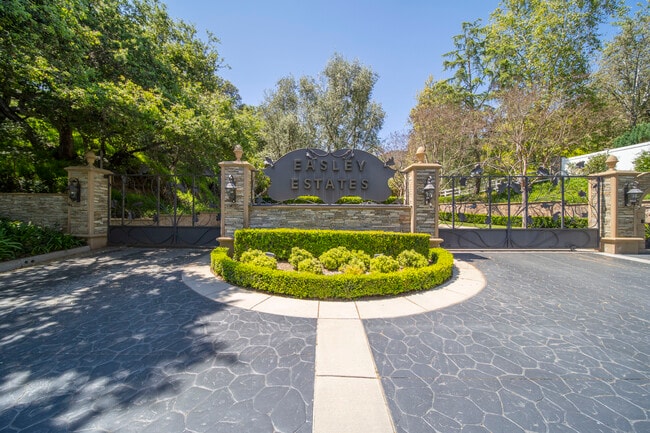 Building Photo - 1160 N Easley Canyon Rd