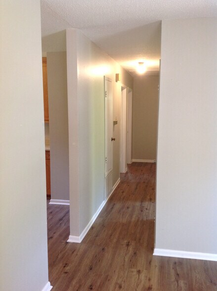 Building Photo - 2065 Marion Dr S