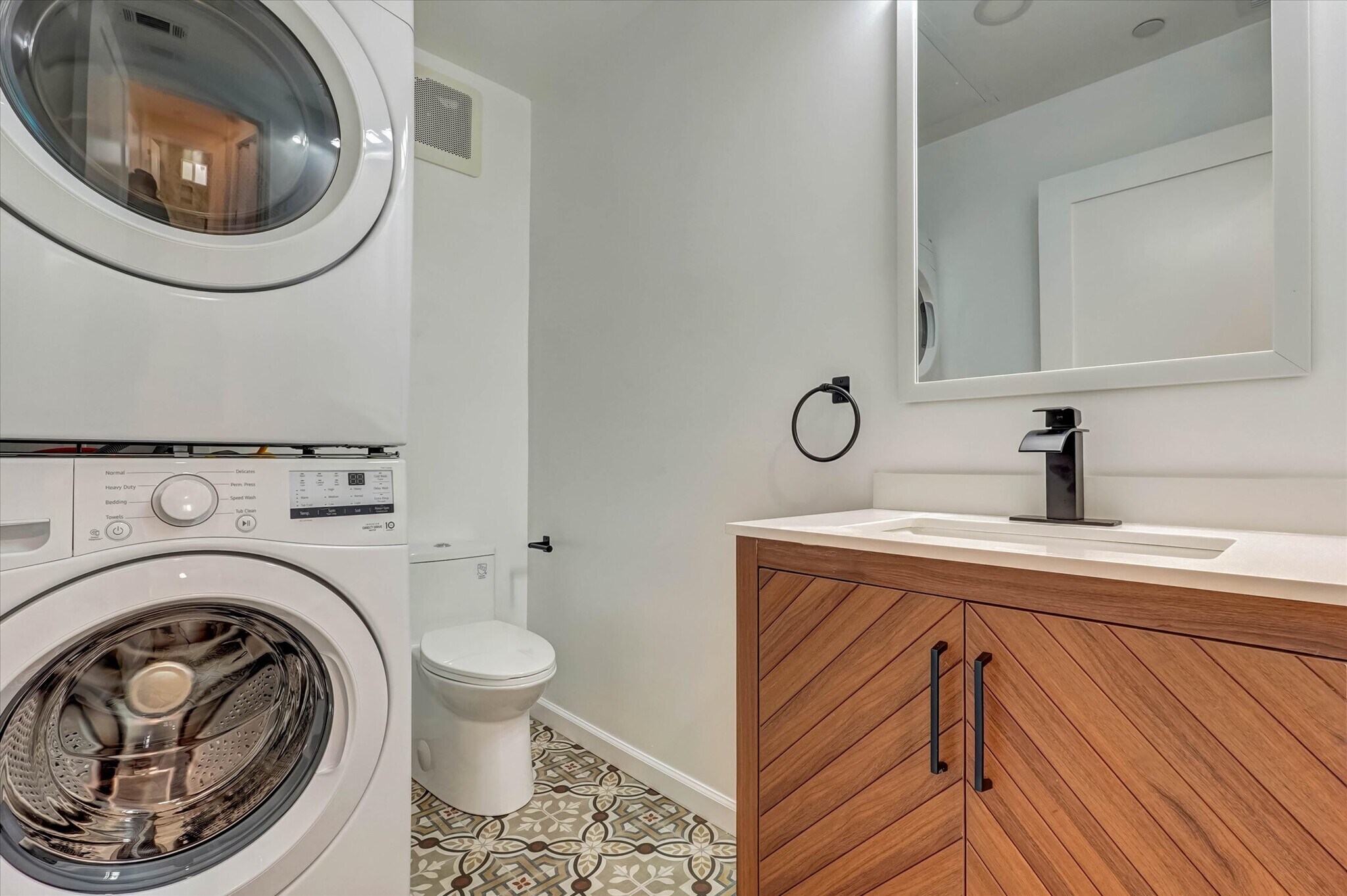 Building Photo - 17095 Kingsbury St