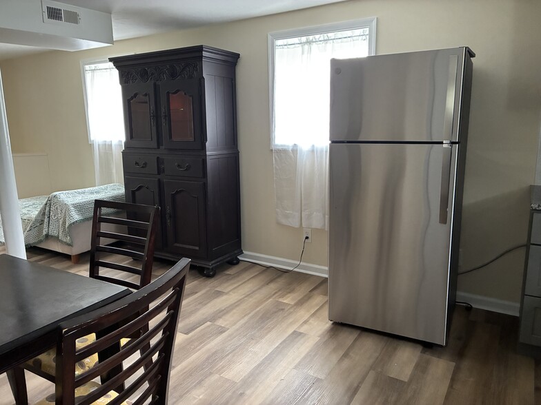 Building Photo - 1006 Willard Dr