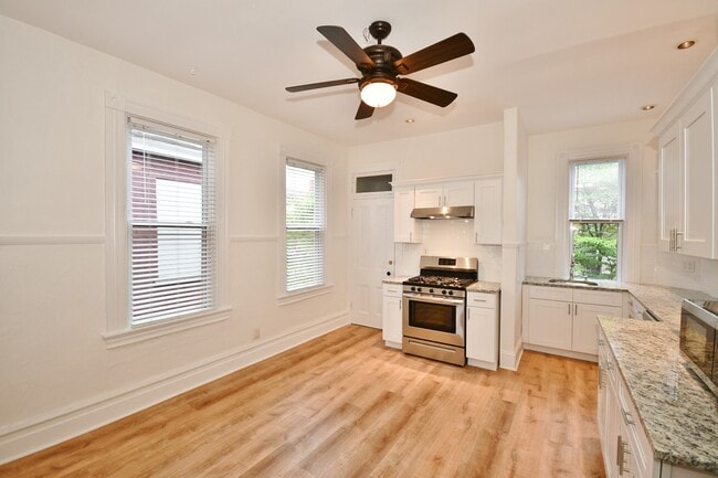 Building Photo - 121 S 16th St