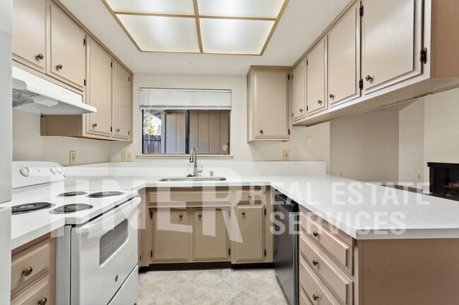 Building Photo - 9282 Corinthian Cir