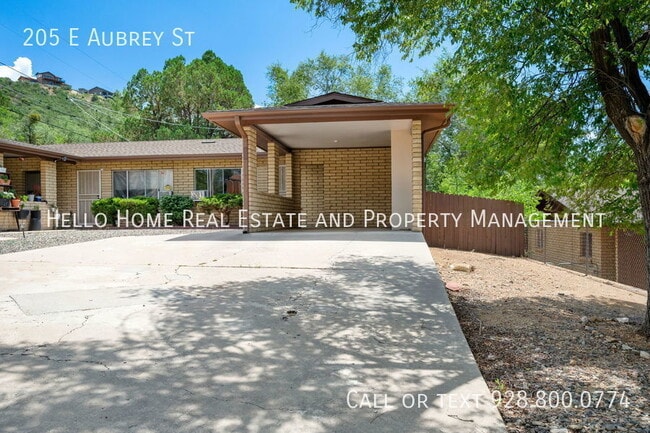 Building Photo - 205 E Aubrey St
