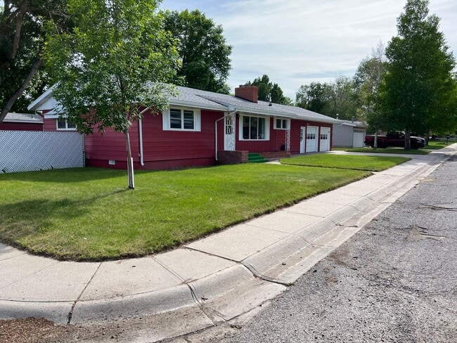 Building Photo - 429 E Pine St