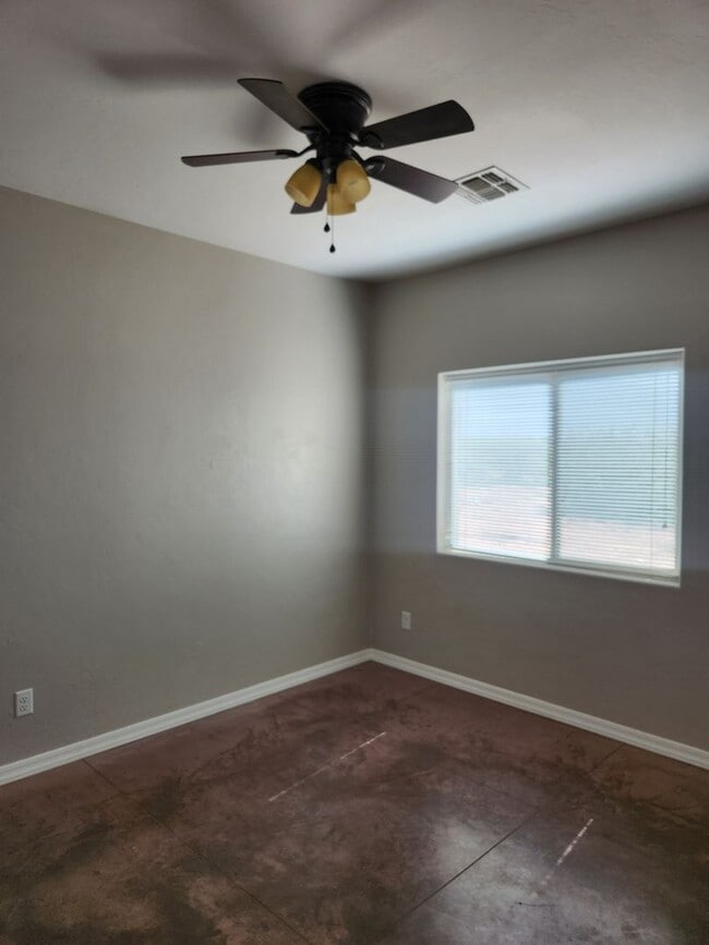 Building Photo - State of the Art Home with Amazing Views!
