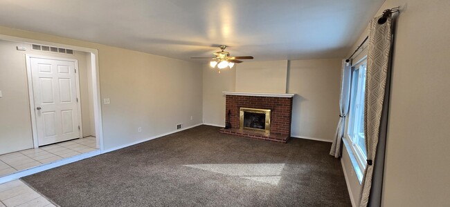 Building Photo - 4924 Hipp St