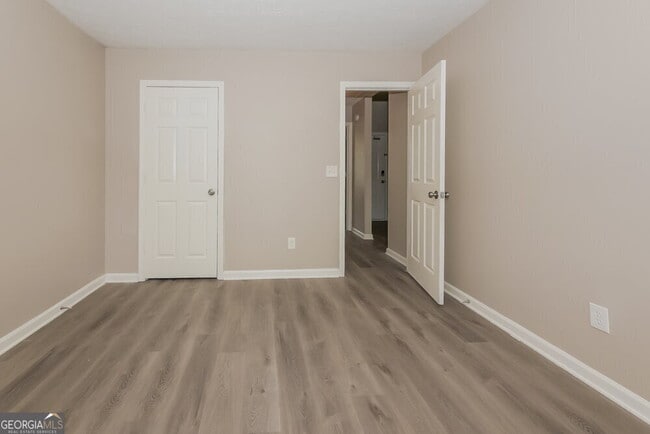 Building Photo - 2081 Wedgewood Dr