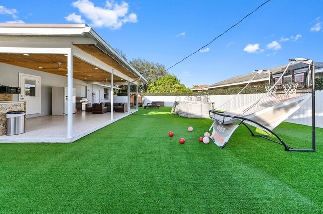 Building Photo - 2128 Dock St