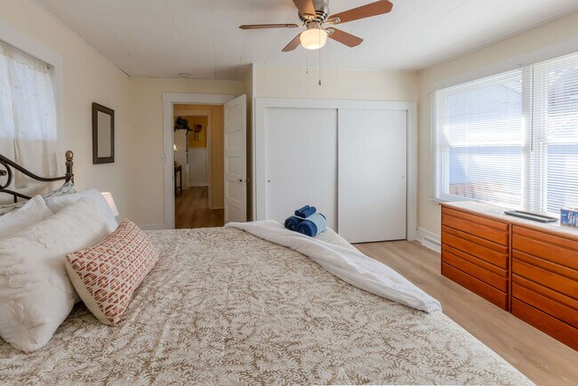 Building Photo - 640 S Columbia St