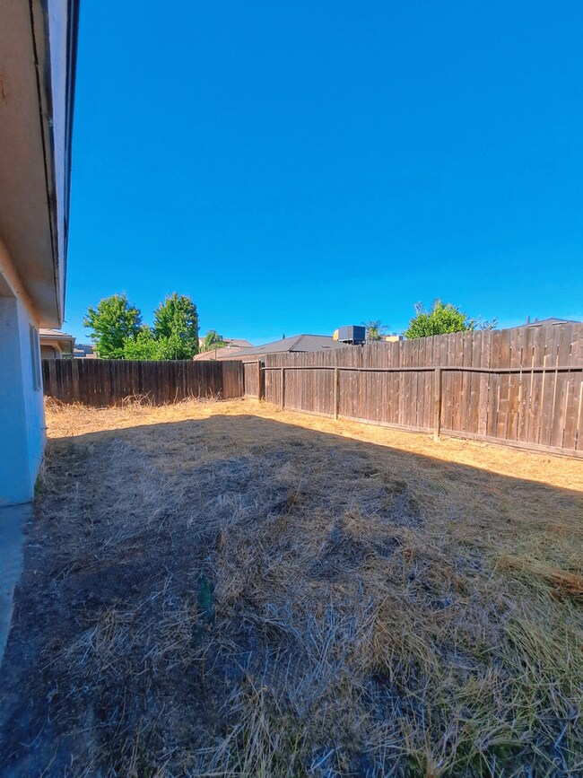Building Photo - Central Unified District 3-bedroom 2-bathr...