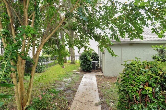 Building Photo - 5901 Grand Loneoak Ln