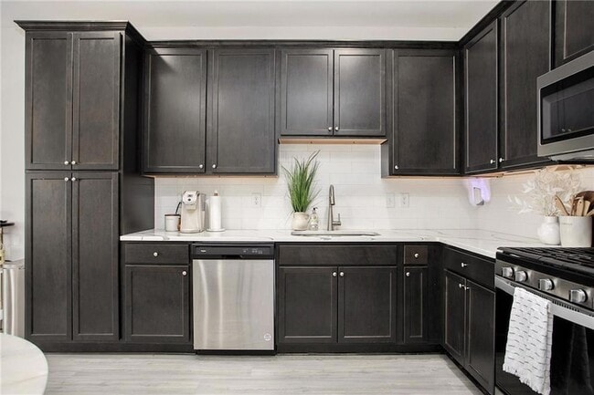 Building Photo - 1961 James Red Moore Blvd