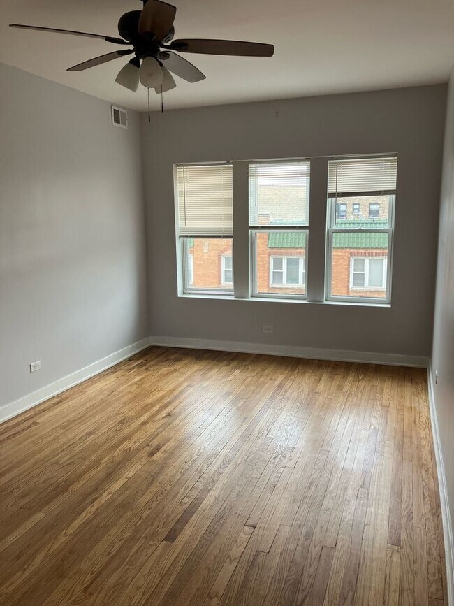Building Photo - 4405 N Kimball Ave