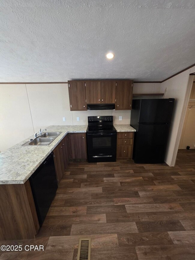 Building Photo - 5921 Nadine Rd