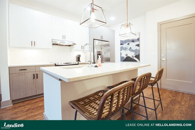 Building Photo - 812 Inverness Ave