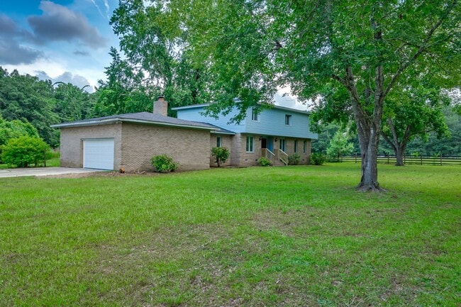 Building Photo - 400 Derby Ln