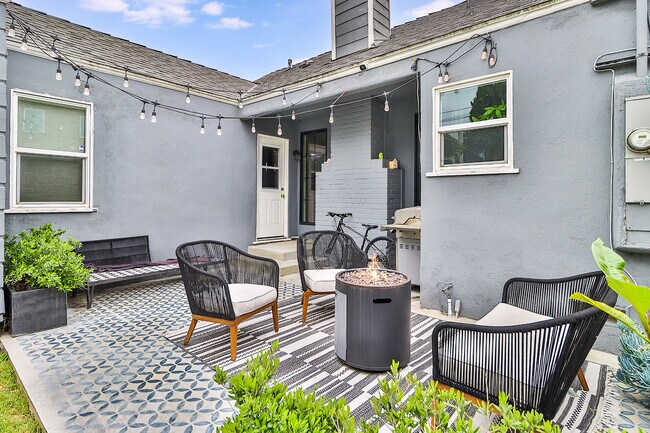 Building Photo - 6027 Comey Ave