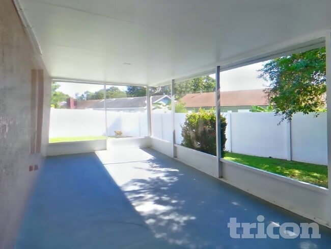 Building Photo - 272 Kings Pond Ave