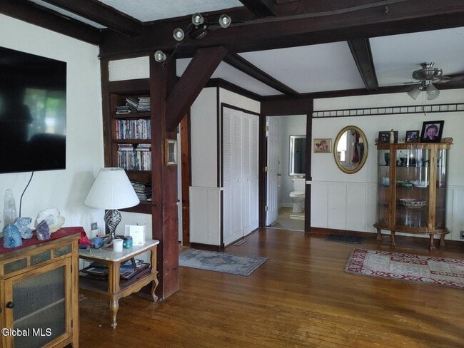 Building Photo - 2001 NY-9N Scenic