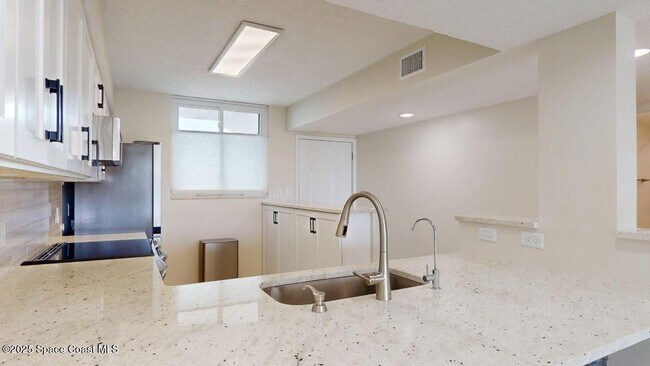 Building Photo - 300 Columbia Dr