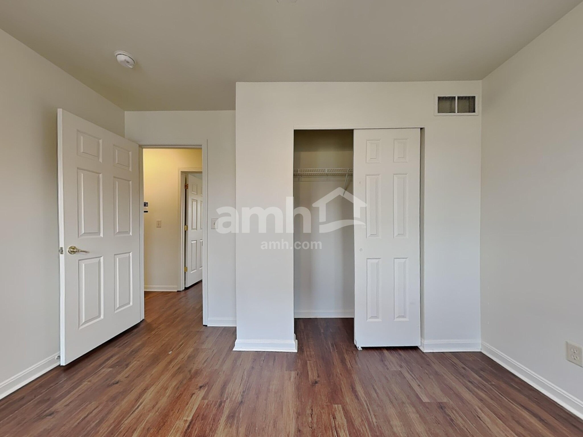 Building Photo - 8400 Woodcreek Dr