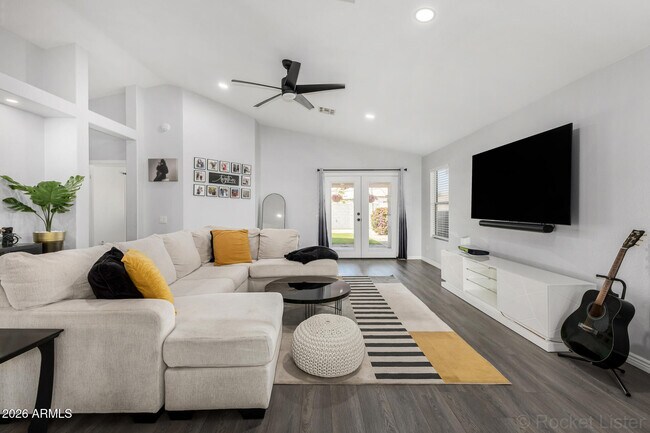 Building Photo - 10420 W Reade Ave