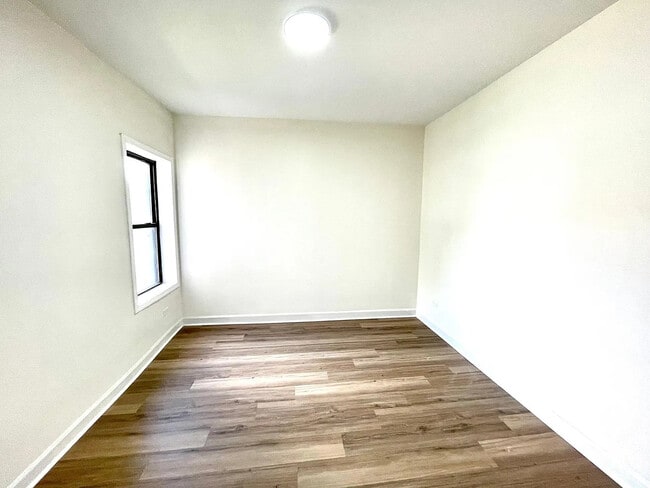 Building Photo - 5623 S Prairie Ave