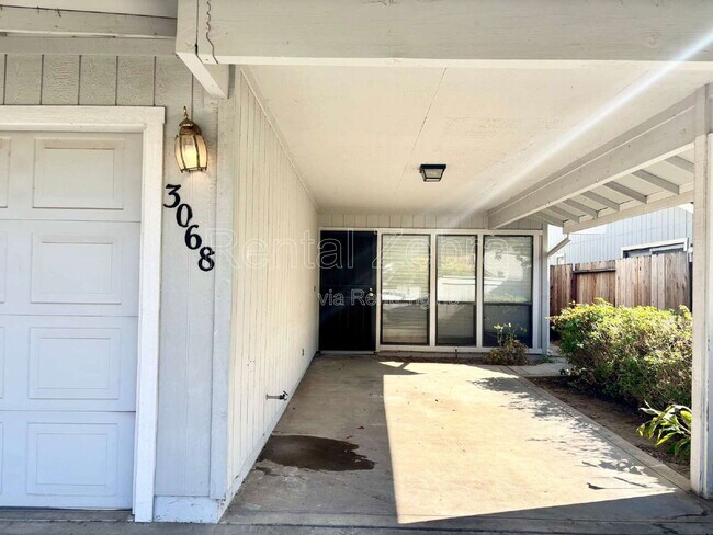 Building Photo - 3068 W Queens Cir