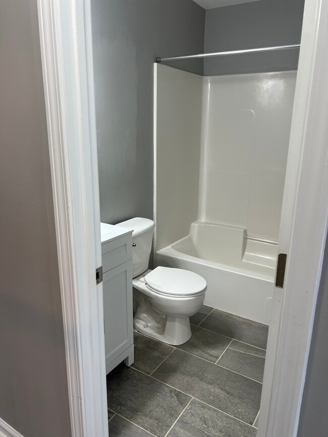 Building Photo - 160 Commons Dr