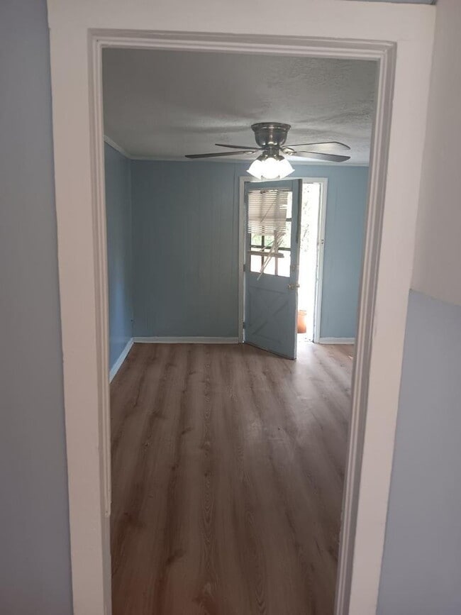 Building Photo - 2 bed 1 bath - Welcome to 409 Campbell Street