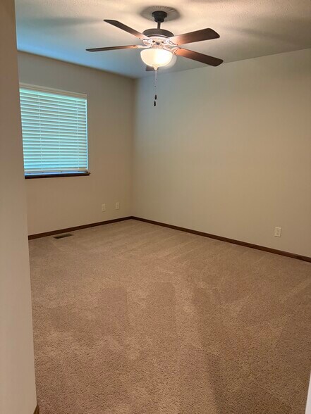 Building Photo - 8200 Broken Ridge Dr