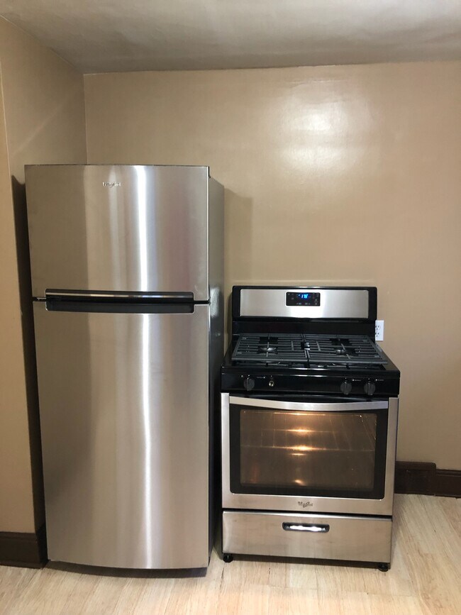 Kitchen Appliances - 57 Moreland St