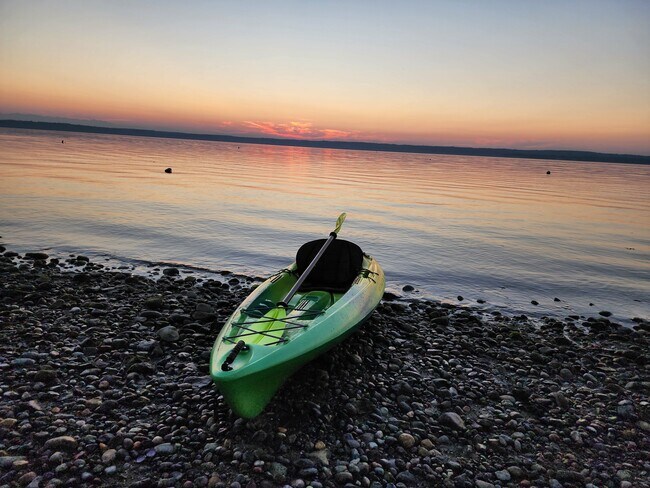 Building Photo - 19118 Soundview Dr NW