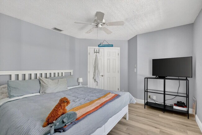 Building Photo - 5230 SE Seascape Way