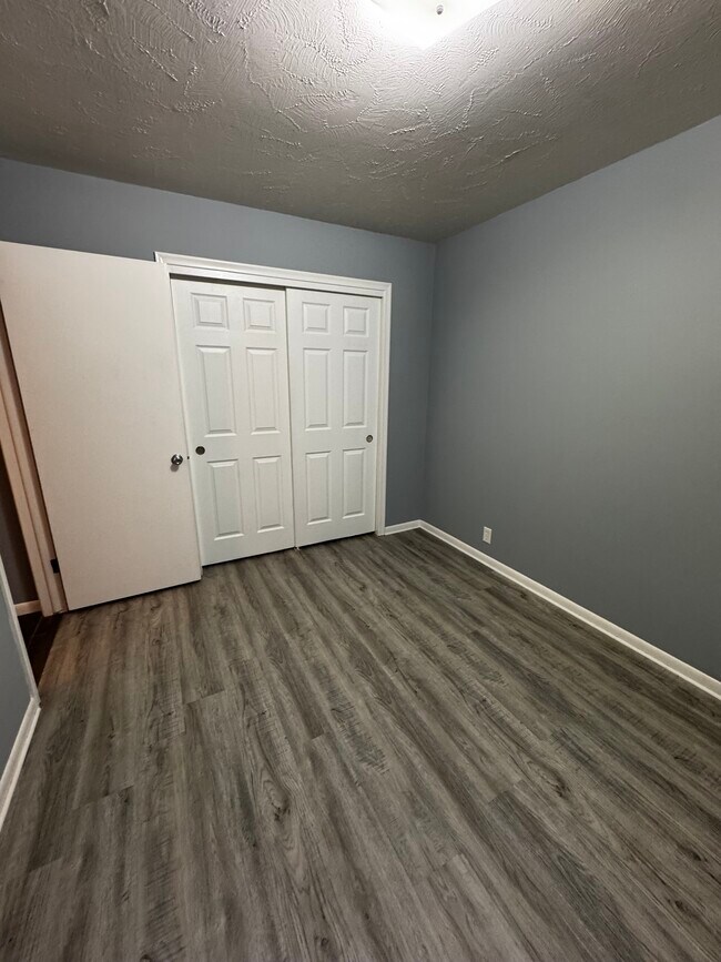 Building Photo - Blondo Street