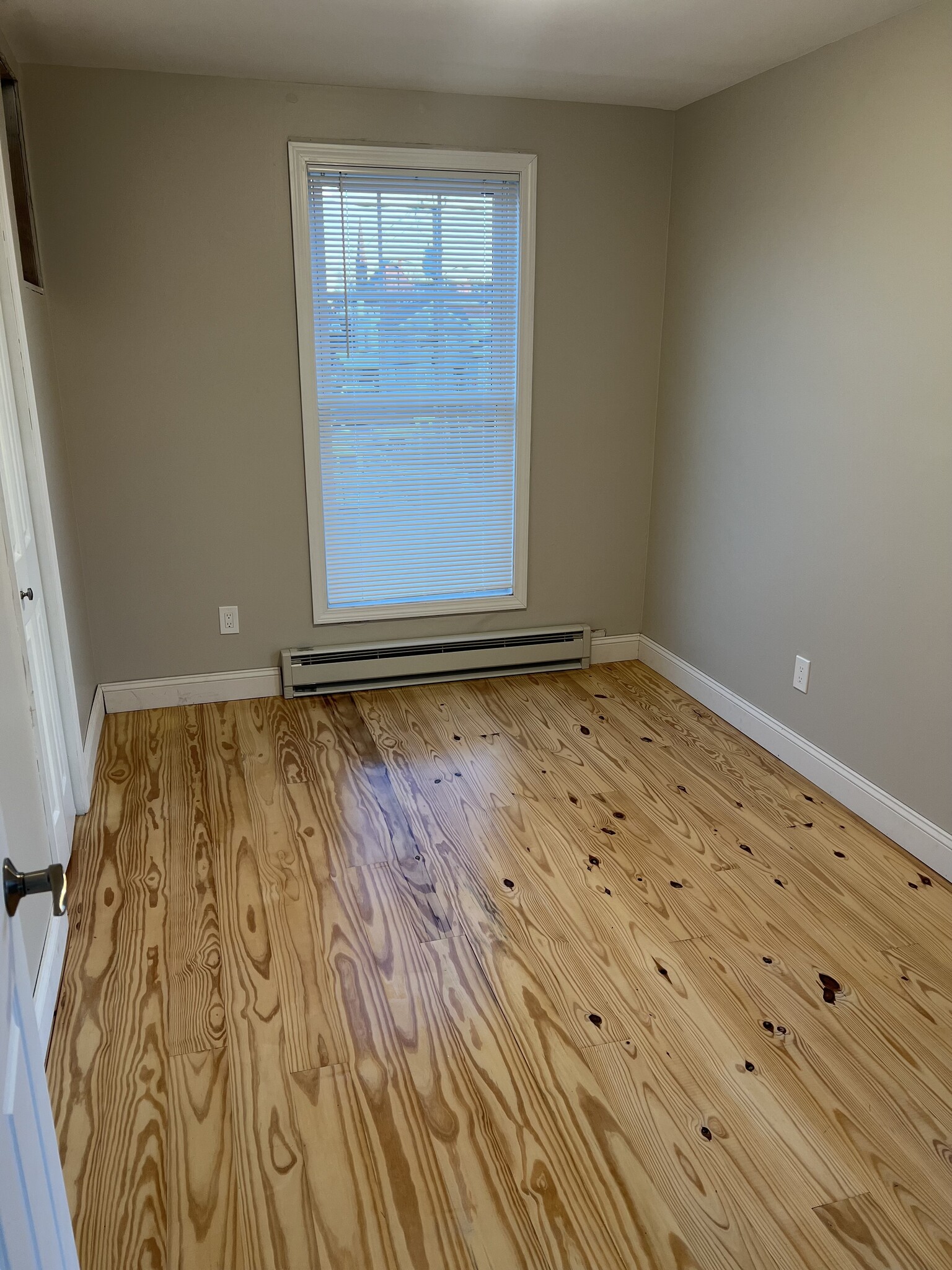 Bedroom - 35 N Colony St