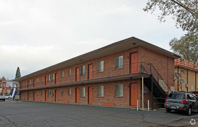 Building Photo - Douglas Arms