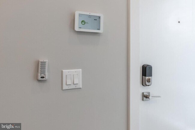 Building Photo - 141 W Huntingdon St