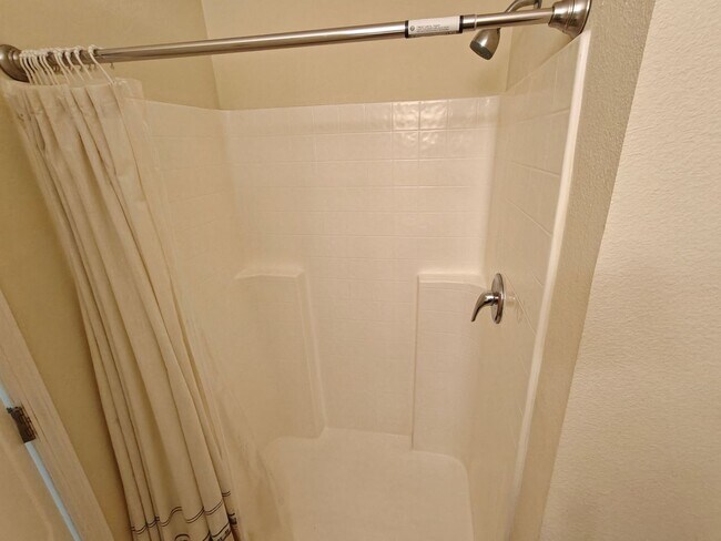 Building Photo - Charming & Modern 3-Bedroom Home with Bright Open Layout!