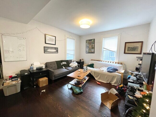 Building Photo - 33 Rawson St