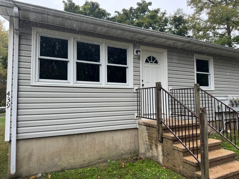 Building Photo - 439 Baron Rd