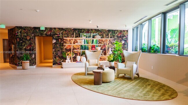 Building Photo - 700 NE 24th St