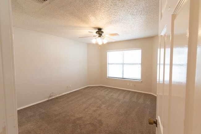 Building Photo - GREAT 2-STORY FLOOR PLAN W/COUNTRY STYLE FRONT PORCH*MASTER BEDROOM DOWN*1.5 CAR GARAGE*SPACIOUS ...