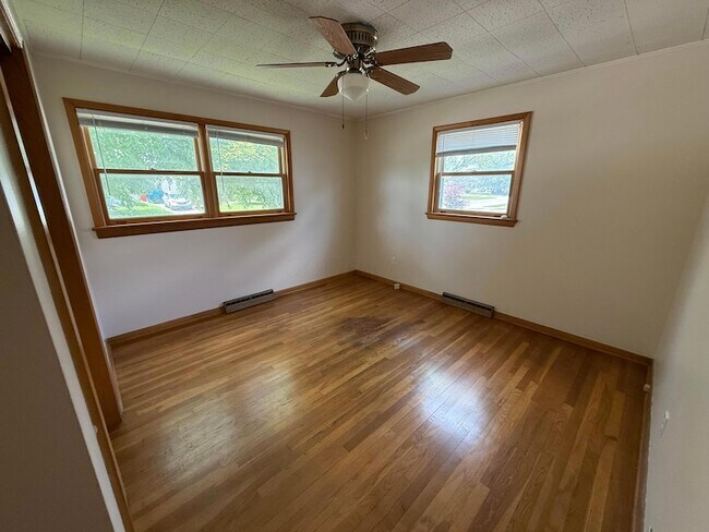 Building Photo - 4212 Beechgrove Dr