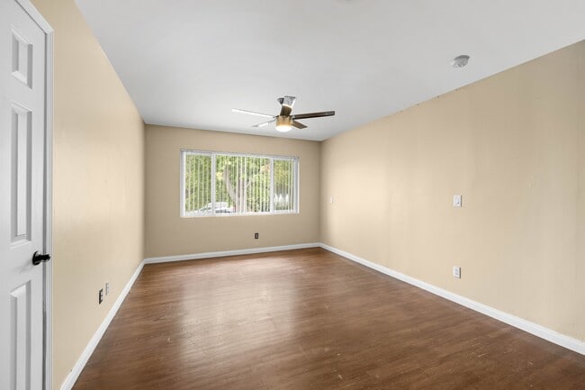 Building Photo - 5423 Mary Ln Dr