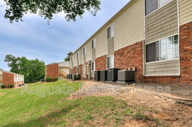 Building Photo - 520 E Buena Vista Ave