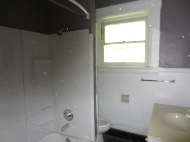 Building Photo - 621 Clemmer Ave